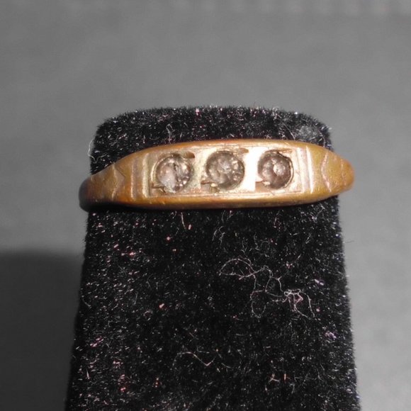 Vintage Jewelry - Antique Estate Fresh Gold Tone "Checo" Ring Vintage Jewelry - Antique Estate Fresh Gold Tone "Checo" Ring
